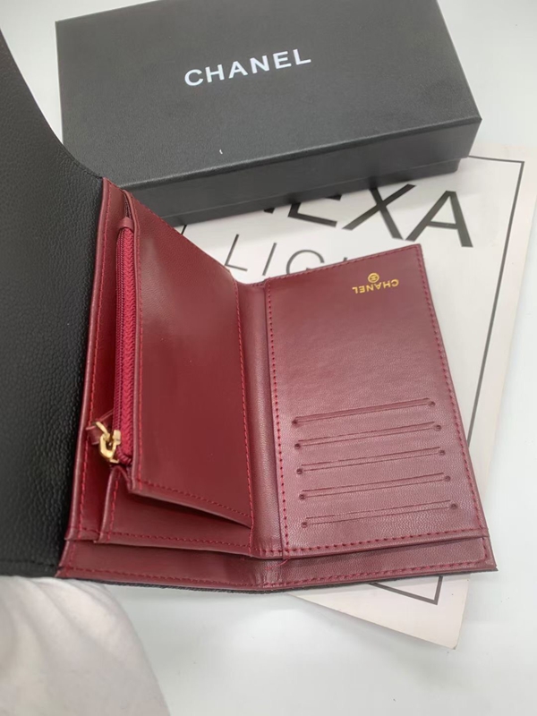 コピーシャネル激安財布着用イメージ